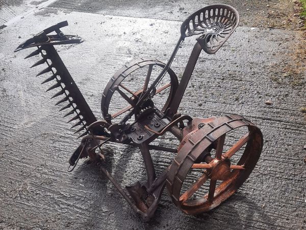 Horse drawn fingerbar mower - Main image
