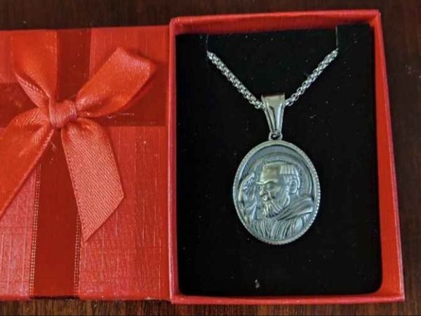 PADRE PIO OENDANT AND CHAIN - Main image