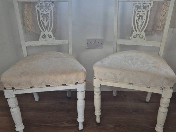 2 antique chairs - Main image