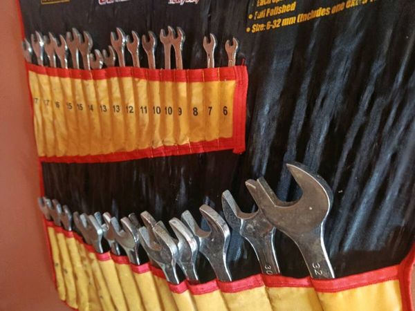 Set of spanners & lots of others - Main image