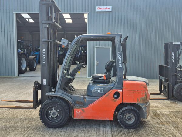 Toyota forklift - Main image