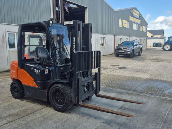 Doosan forklift - Main image