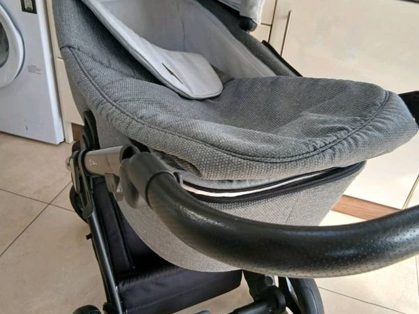 BABYS PRAM LIKE NEW - Main image