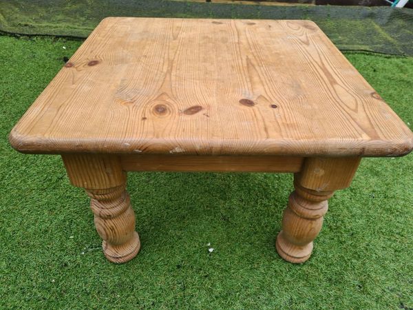 Small solid natural wood table 60cm x 60cm x 40cm - Main image