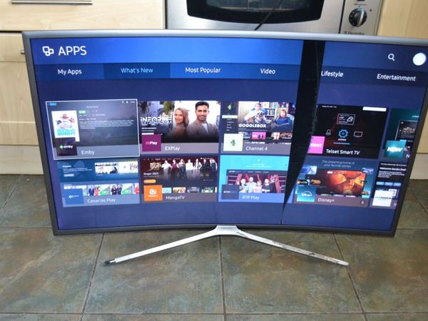 Samsung 40 - inch Smart  Curved TV with issue - Main image