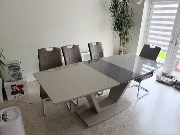 Dinning table with chairs - Main image