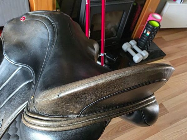 17.5" Albion Fabrento medium gullet saddle - Main image