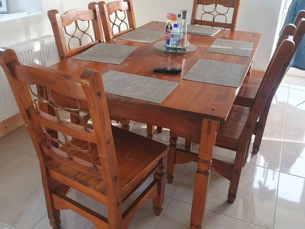 Table and chairs - Main image