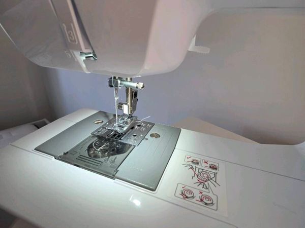 Sewing machine - Main image
