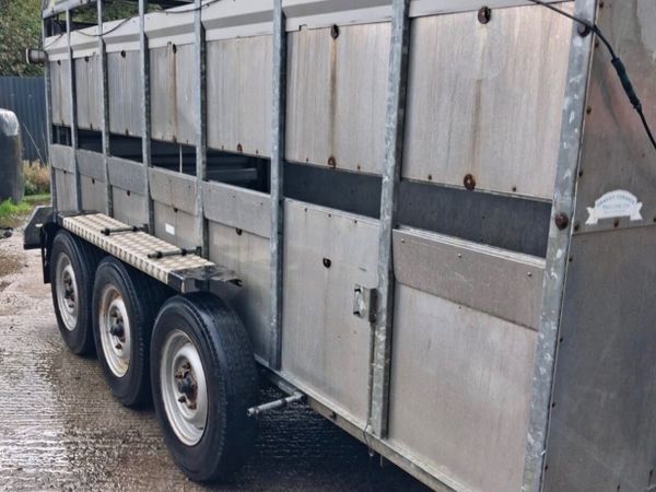 Cattle Trailer Tri Axel for Sale - Main image