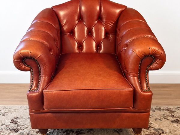Chesterfield Style Leather Armchair Deep buttoned - Main image