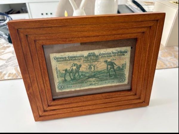1938 Irish Ploughman One Pound Banknote - Main image