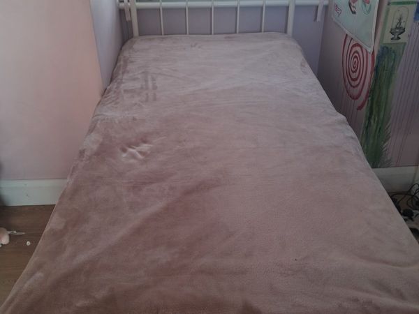 Cream wrought iron single bed - Main image
