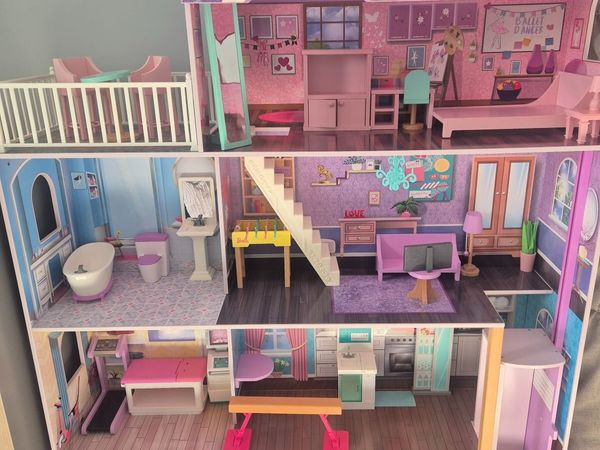 Doll House - Main image