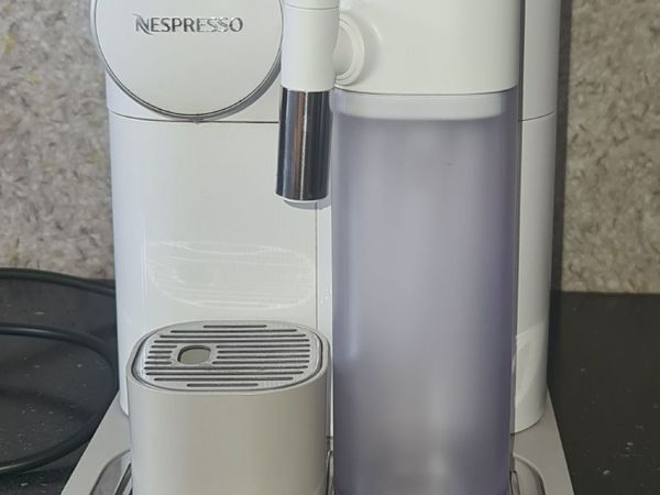 Nespresso Lattissima One / DeLonghi Capsule Coffee - Main image