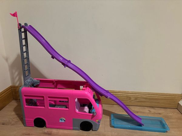 Barbie Campervan with dolls - Main image
