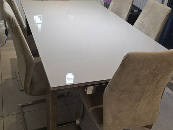 Dining table with 6 chairs - Main image