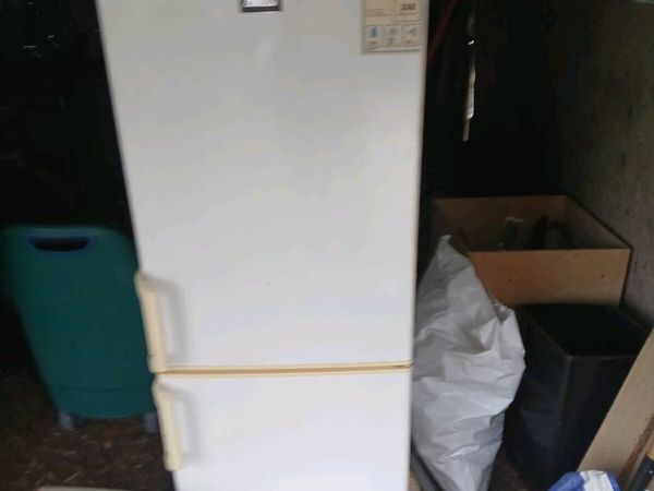 Fridge and cooker - Main image