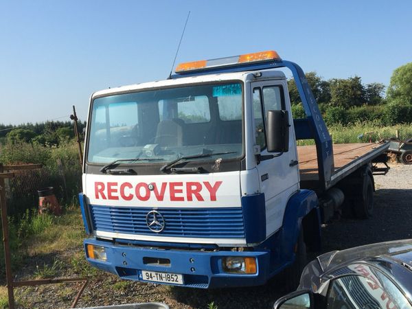 Vintage recovery truck - Main image