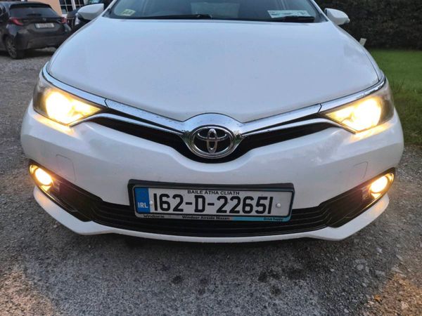 Toyota auris van - Main image