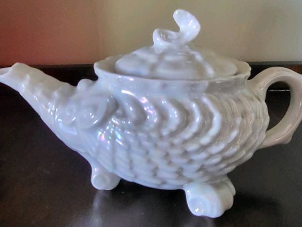 Antique Old Collectible Victoria Porcelain Tee Pot - Main image