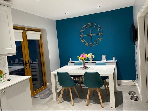 table and chairs - Main image