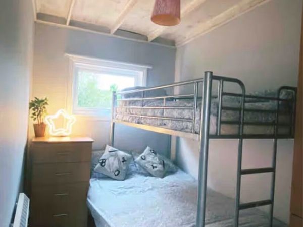 Triple Bunk Bed - free must dismantle - Main image