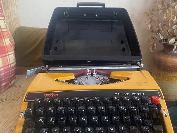 Brother type writer Deluxe 250TR - Main image