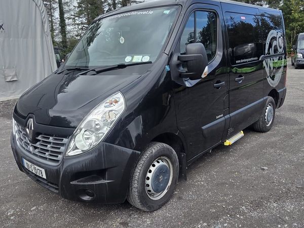 Renault Master 10 seater minibus - Main image