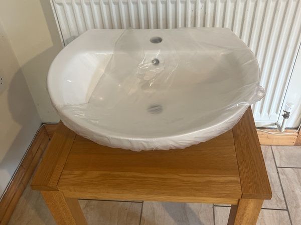 bathroom sink , pedestal and tap - Main image