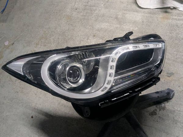Hyundai i40 driver's side headlight - Main image