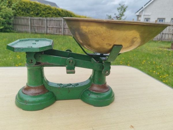 Vintage Metal Weighing Scales Cast Iron - Main image