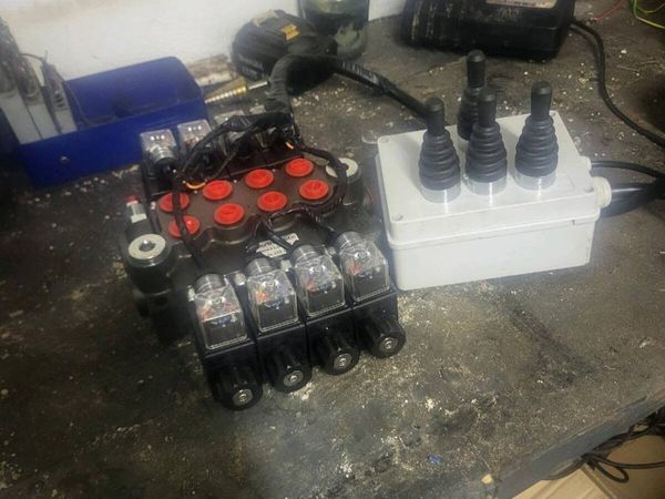 hydraulic  controls - Main image