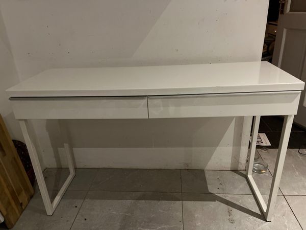 Table - Main image