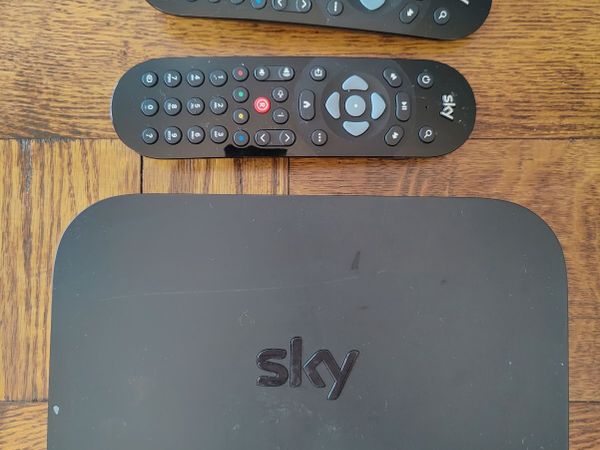 Sky TV box EM150 - Main image