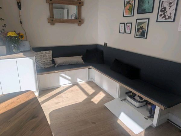 Dining nook with storage - Main image