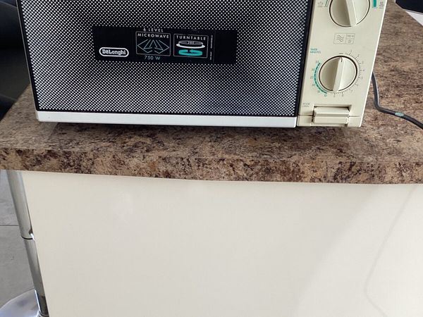 Microwave, desk with 3 drawers and toaster - Main image