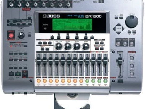 ROLAND BOSS BR1600CD 16-track Digital Rec Studio - Main image