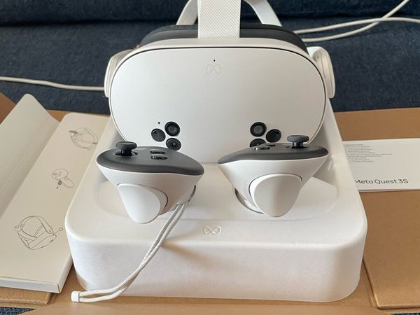 Meta quest 3S VR headset - Main image