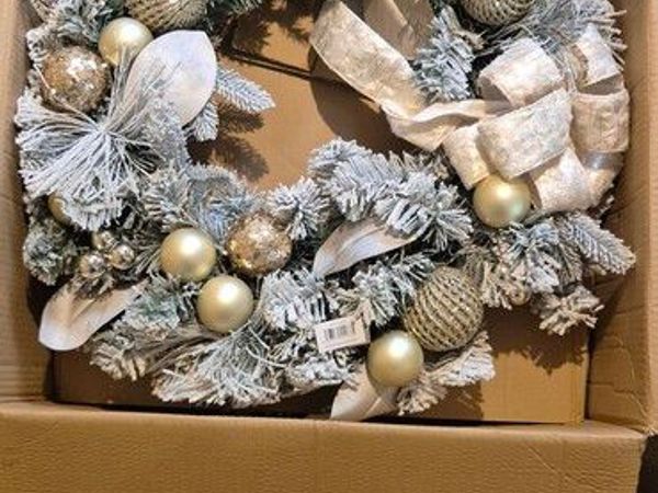 2 brand new Christmas wreaths - Main image