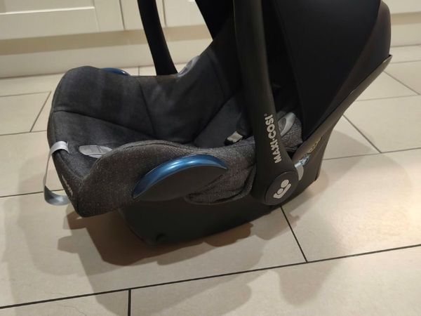 Maxi Cosi CabrioFix Car Seat and Isofix Base - Main image