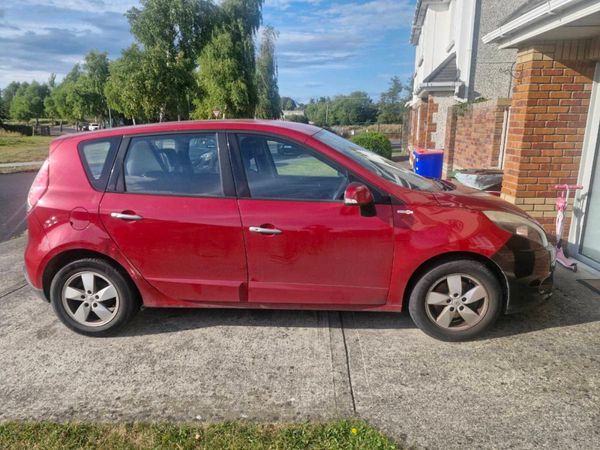 2010 Renault Scenic 1.5 dCi manual - Main image
