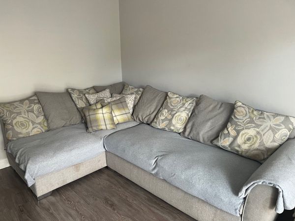 Suite of furniture - Main image