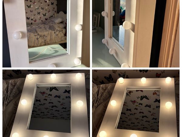 Hollywood-style vanity mirror with built-in lights - Main image