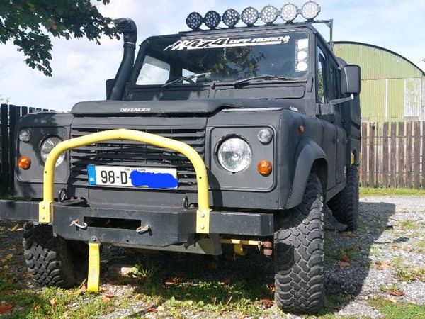 Landrover defender 130 - Main image