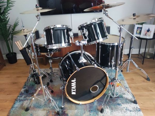 Tama 5-piece black Drum Kit with Zildjian cymbals and drum cases. - Main image