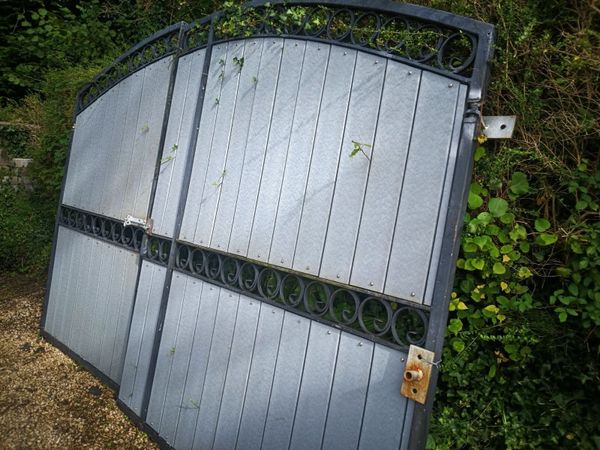 Strong heavy gates - Main image