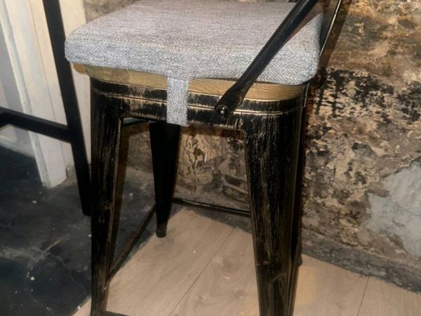 18 bar stools - Main image