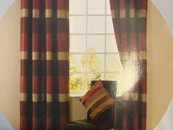 Two identical pairs of fully lined eyelet curtains - Main image