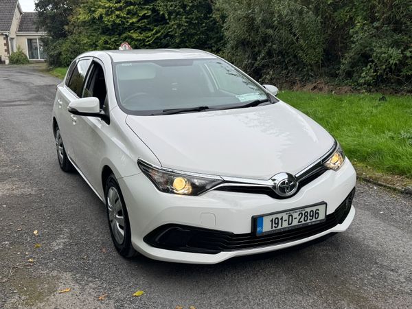 19 Toyota Auris 1.4d4d van .. LOW KMS - Main image